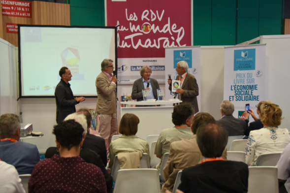 SalonsCE est un partenaire fidèle du Toit Citoyen et a mis à disposition son nouvel Espace des RDV du Monde du Travail ainsi que son équipe logistique pour le succès qu'on connait - photo Catherine Cros SalonsCE est un partenaire fidèle du Toit Citoyen et a mis à disposition son nouvel Espace des RDV du Monde du Travail ainsi que son équipe logistique pour le succès qu'on connait - photo Catherine Cros