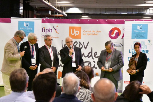 François Kerfourn remercie le jury et explique pourquoi et comment ils ont écrit ce livre. Photo : Catherine Cros. François Kerfourn remercie le jury et explique pourquoi et comment ils ont écrit ce livre. Photo : Catherine Cros.