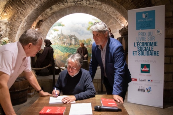 Près de 80 livres dédicacés par Denis Lefèvre, prix du Livre ESS 2018 lors de la Matinée Citoyenne au Musée du Vin !