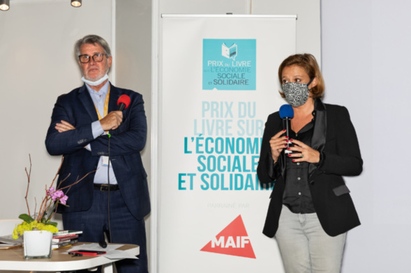 La Ministre a beaucoup insisté sur le fait qu'elle avait voulu venir honorer le prix de sa présence malgré un emploi du temps plus que chargé... Après Benoit Hamon , Carole Delga ou des Hauts Commissaires à l'ESS toujours invités, c'est la première fois que le Toit Citoyen reçoit une ministre pour la cérémonie de remise - Photo : Jacques Martin - La Ministre a beaucoup insisté sur le fait qu'elle avait voulu venir honorer le prix de sa présence malgré un emploi du temps plus que chargé... Après Benoit Hamon , Carole Delga ou des Hauts Commissaires à l'ESS toujours invités, c'est la première fois que le Toit Citoyen reçoit une ministre pour la cérémonie de remise - Photo : Jacques Martin -