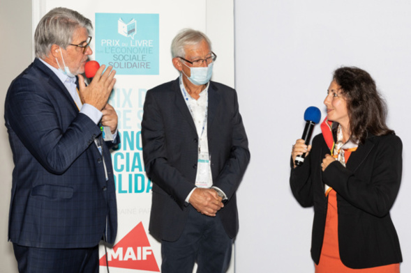 Patrick Gobert demande à Astrid Hurard-Ritali de raconter son parcours d'élue de CE puis d'artiste....Un tableau réalisé par la peintre choisie par le Club des CSE comme artiste de la saison 2020/2021 sera offert à chaque lauréat - Photo : Jacques Martin - Patrick Gobert demande à Astrid Hurard-Ritali de raconter son parcours d'élue de CE puis d'artiste....Un tableau réalisé par la peintre choisie par le Club des CSE comme artiste de la saison 2020/2021 sera offert à chaque lauréat - Photo : Jacques Martin -