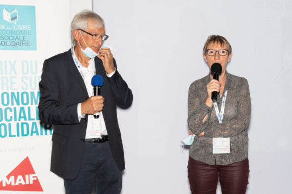 D’autres mains fertiles..., celles d’Annick Valette (vice-présidente de la MAIF) ont salué chaleureusement le choix de Béatrice Barras - Photo : Jacques Martin -