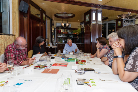Les débats sont lancés et donneront lieu à l'élection de deux livres qui finalement...s'imposaient ! Photo : Jacques Martin - Les débats sont lancés et donneront lieu à l'élection de deux livres qui finalement...s'imposaient ! Photo : Jacques Martin -
