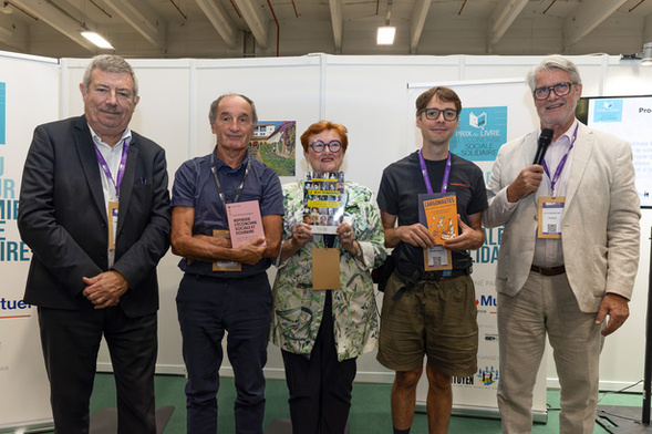de g à d : René Carel, président du jury et du Crédit Mutuel Ile-de-France, Jean-François Draperi, Scarlett Wilson, Martin Malzieu et Patrick Gobert - Photo Jacque Martin - de g à d : René Carel, président du jury et du Crédit Mutuel Ile-de-France, Jean-François Draperi, Scarlett Wilson, Martin Malzieu et Patrick Gobert - Photo Jacque Martin -