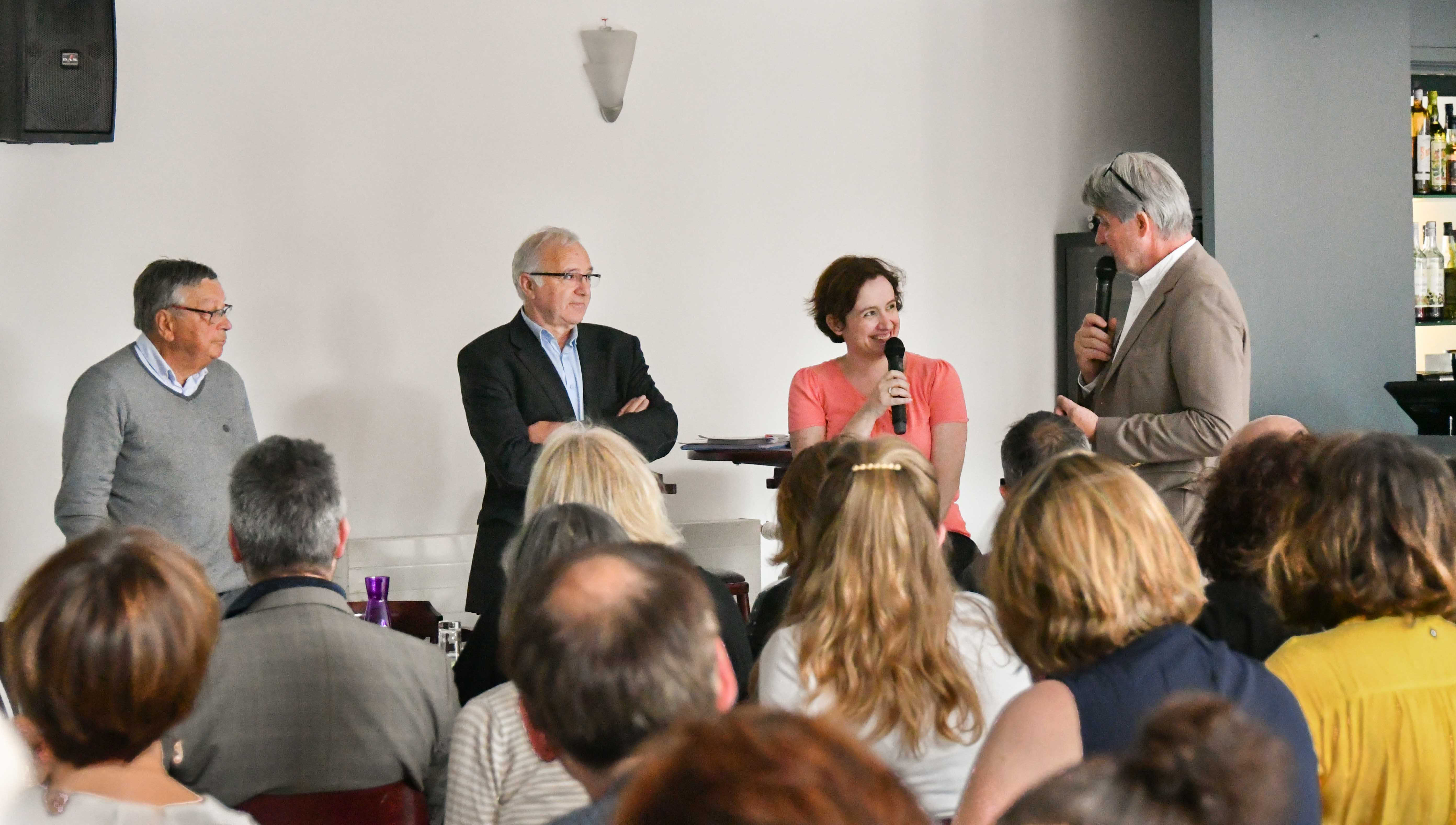 C'est Camille Dorival, PDG d'Alternatives Economiques, qui représentait le jury. Patrick Gobert a profité de son expertise du monde coopératif pour lui poser plein de questions. Photo Catherine Cros.