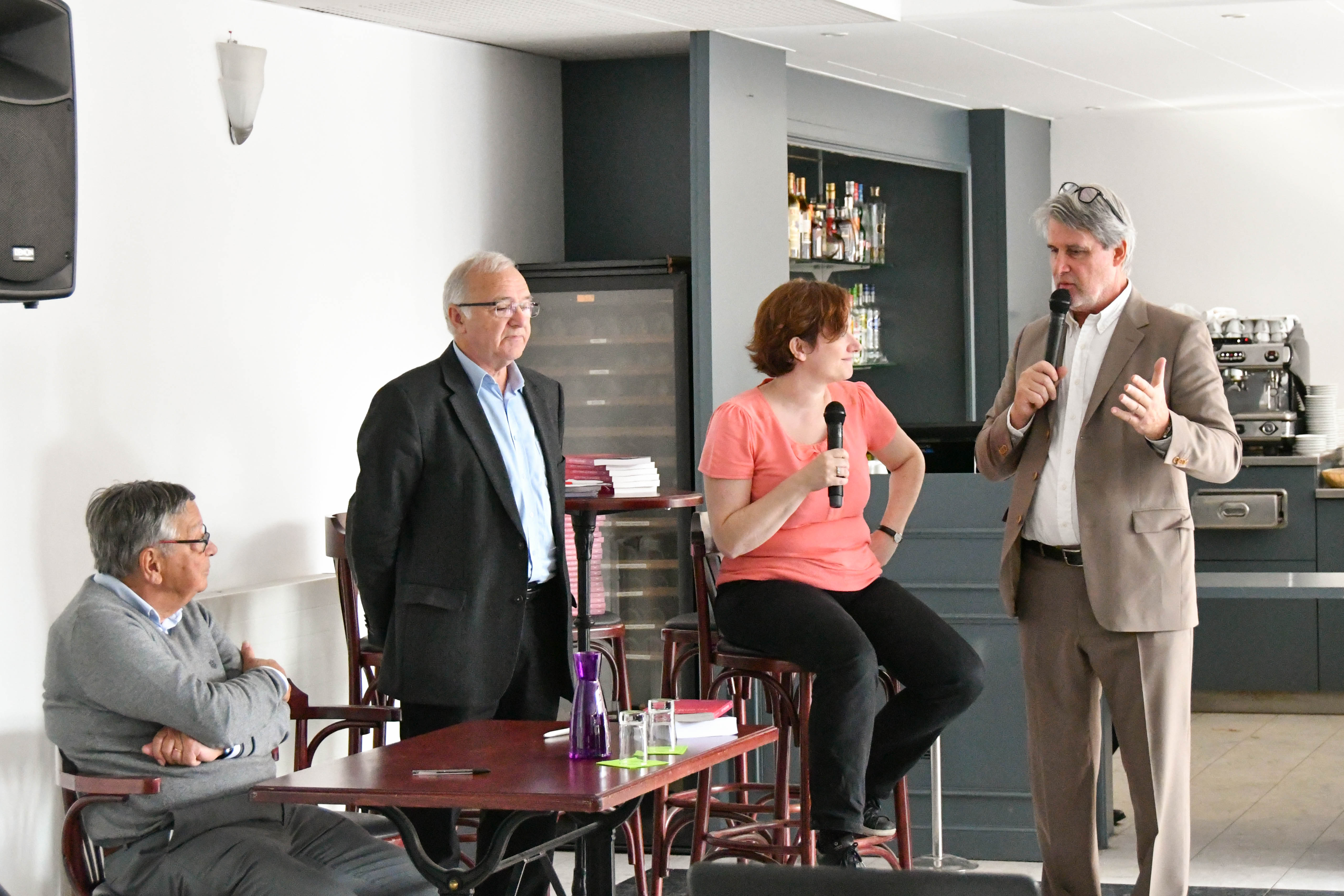 L'histoire des coopératives est passionnante et 60 d'entre elles sont racontées dans le livre de François Kerfourn et Michel Porta. Patrick Gobert a conclu en rappelant que lors de la fin du quinquennat de François Hollande, c'est le secteur de l'ESS qui soutenait la création d'emplois dans notre pays... Photo : Catherine Cros. L'histoire des coopératives est passionnante et 60 d'entre elles sont racontées dans le livre de François Kerfourn et Michel Porta. Patrick Gobert a conclu en rappelant que lors de la fin du quinquennat de François Hollande, c'est le secteur de l'ESS qui soutenait la création d'emplois dans notre pays... Photo : Catherine Cros.