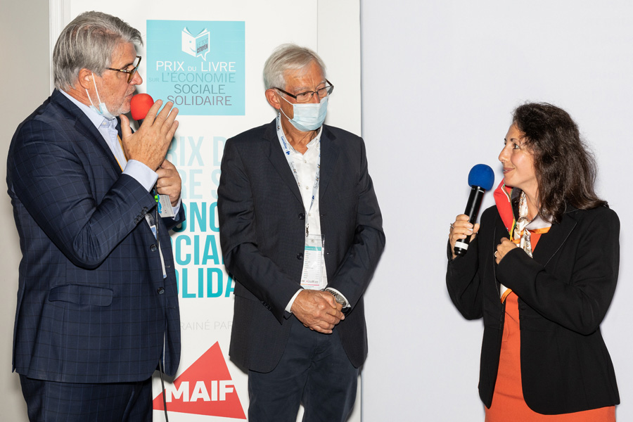 Patrick Gobert demande à Astrid Hurard-Ritali de raconter son parcours d'élue de CE puis d'artiste....Un tableau réalisé par la peintre choisie par le Club des CSE comme artiste de la saison 2020/2021 sera offert à chaque lauréat - Photo : Jacques Martin - Patrick Gobert demande à Astrid Hurard-Ritali de raconter son parcours d'élue de CE puis d'artiste....Un tableau réalisé par la peintre choisie par le Club des CSE comme artiste de la saison 2020/2021 sera offert à chaque lauréat - Photo : Jacques Martin -