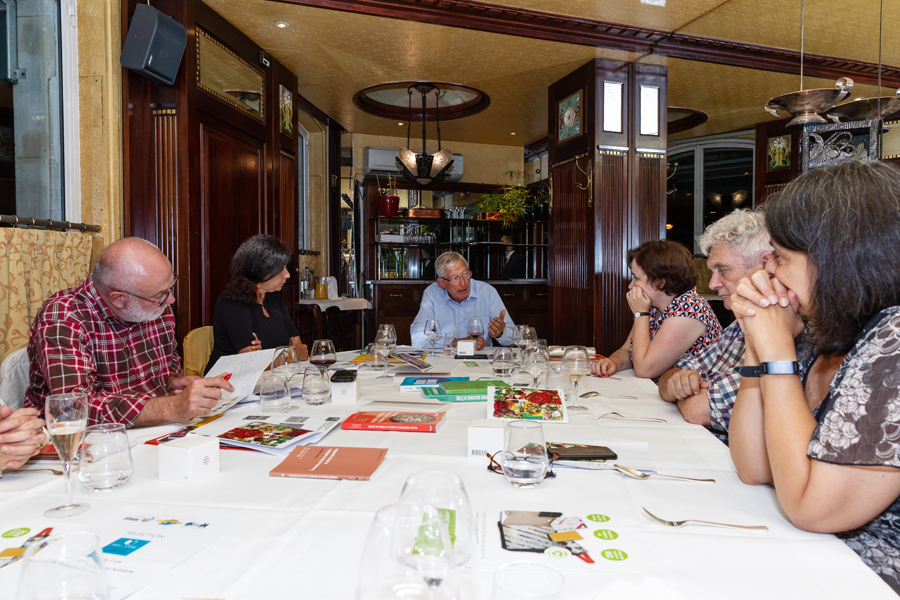 Les débats sont lancés et donneront lieu à l'élection de deux livres qui finalement...s'imposaient ! Photo : Jacques Martin - Les débats sont lancés et donneront lieu à l'élection de deux livres qui finalement...s'imposaient ! Photo : Jacques Martin -