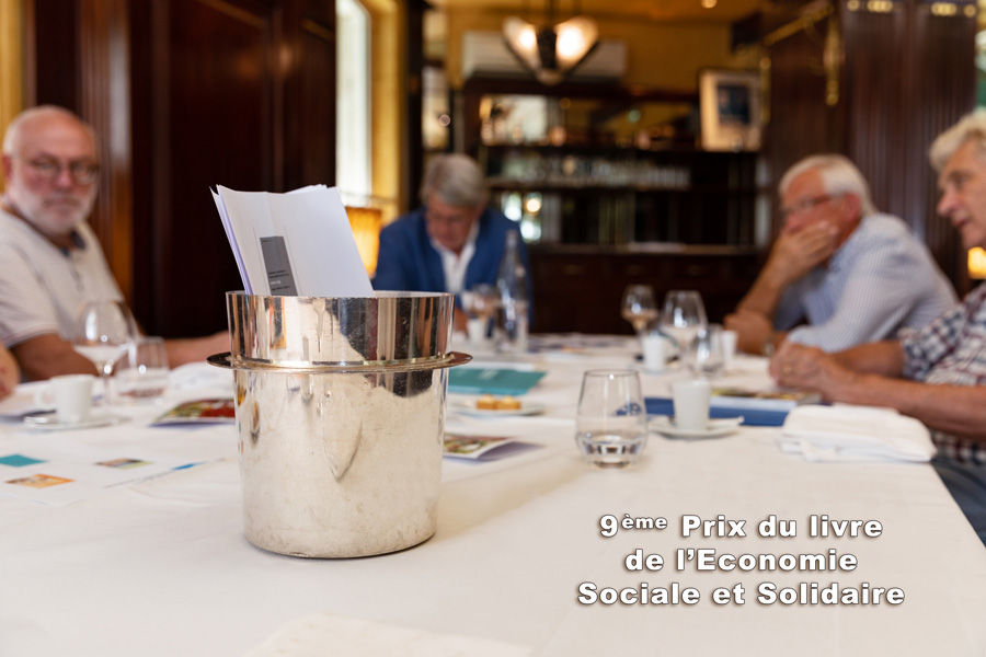 Les bulletins sont dans le seau et bientôt le champagne.... Photo Jacques Martin !!! Les bulletins sont dans le seau et bientôt le champagne.... Photo Jacques Martin !!!