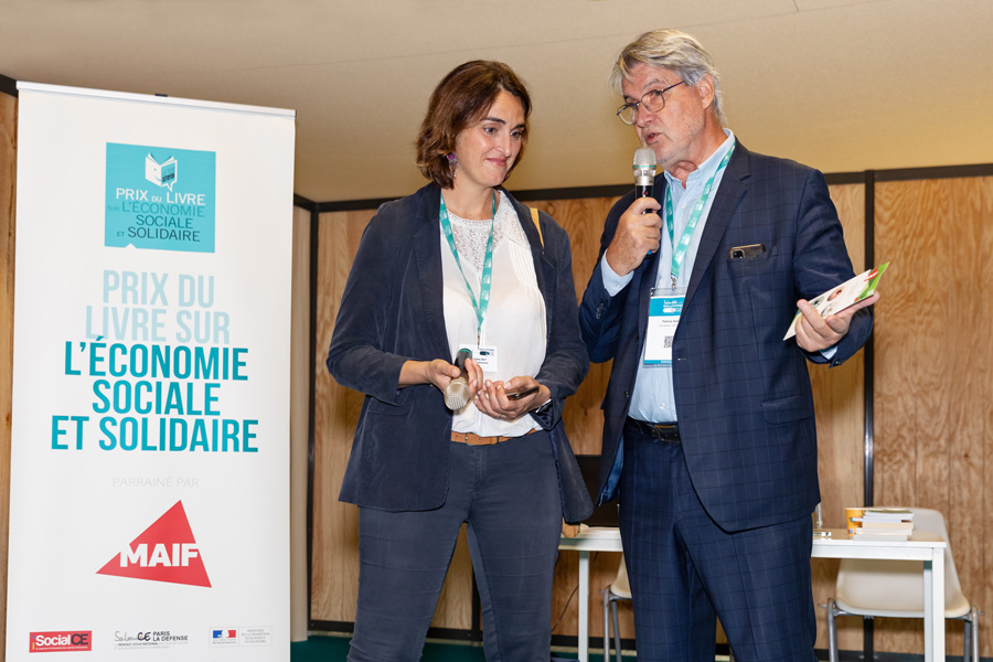 L'ancien commissaire général du salon national des CE au début des années 2000 interviewe la commissaire générale de Solutions CSE, nouveau nom du salon d'automne de Paris. Patrick Gobert s'est réjoui non sans humour au nom du Toit Citoyen de ne plus être les seuls à déplacer des visiteurs car les allées étaient plus que bien remplies pour cette nouvelle édition... Pour le plus grand plaisir de Delphine Joly qui a insisté sur le fait que tout était reparti dans le monde des salons. Après avoir traversé une crise sans nom, elle et son équipe pouvaient enfin souffler et goûter ce succès ! - Photo Jacques Martin L'ancien commissaire général du salon national des CE au début des années 2000 interviewe la commissaire générale de Solutions CSE, nouveau nom du salon d'automne de Paris. Patrick Gobert s'est réjoui non sans humour au nom du Toit Citoyen de ne plus être les seuls à déplacer des visiteurs car les allées étaient plus que bien remplies pour cette nouvelle édition... Pour le plus grand plaisir de Delphine Joly qui a insisté sur le fait que tout était reparti dans le monde des salons. Après avoir traversé une crise sans nom, elle et son équipe pouvaient enfin souffler et goûter ce succès ! - Photo Jacques Martin
