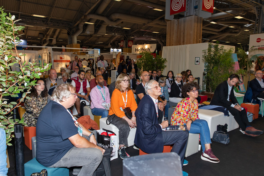 Un public d’élus et de partenaires du Toit Citoyen s’était installé le 21 septembre dernier pour la première fois au cœur du salon Solutions CSE et visible de tous les visiteurs qui ont pu partager l’évènement - Photo Jacques Martin -