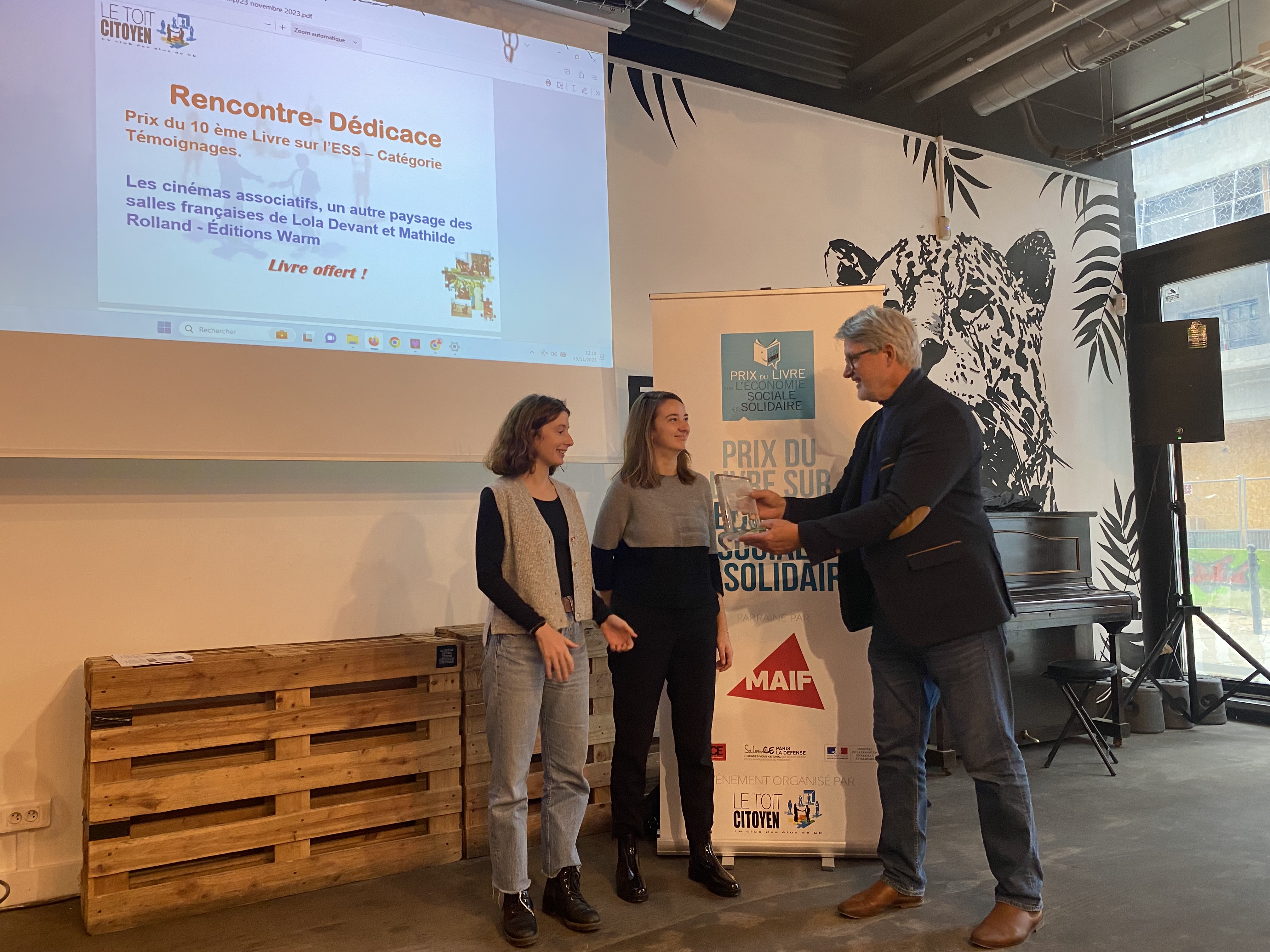 Les lauréates de la catégorie " Témoignages " réunies lors de la Matinée Citoyenne du 20 novembre ! Les lauréates de la catégorie " Témoignages " réunies lors de la Matinée Citoyenne du 20 novembre !