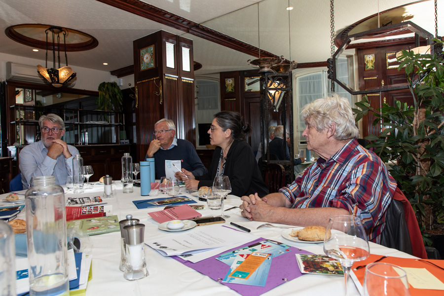 Patrick Viveret et Amélie Rafael concentrés - Photo Jacques Martin - Patrick Viveret et Amélie Rafael concentrés - Photo Jacques Martin -