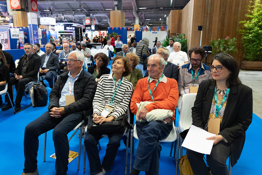 Un nombreux public s’était rendu disponible pour assister à cette 11ème édition du Prix du Livre sur l’ESS dans le cadre du salon SolutionsCSE, parrainé depuis sa création par la MAIF et en partenariat avec SocialCSE. Découvrez le reportage photo du Toit Citoyen Photo - Jacques Martin - Un nombreux public s’était rendu disponible pour assister à cette 11ème édition du Prix du Livre sur l’ESS dans le cadre du salon SolutionsCSE, parrainé depuis sa création par la MAIF et en partenariat avec SocialCSE. Découvrez le reportage photo du Toit Citoyen Photo - Jacques Martin -