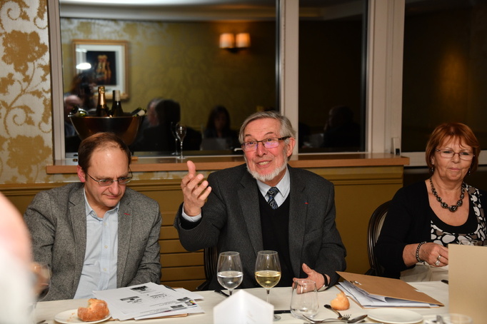 Entre Anne-Marie Basque et Olivier Khatchikian, Jean Auroux a salué la sélection du millésime 2020 - Photo Catherine Cros - Entre Anne-Marie Basque et Olivier Khatchikian, Jean Auroux a salué la sélection du millésime 2020 - Photo Catherine Cros -