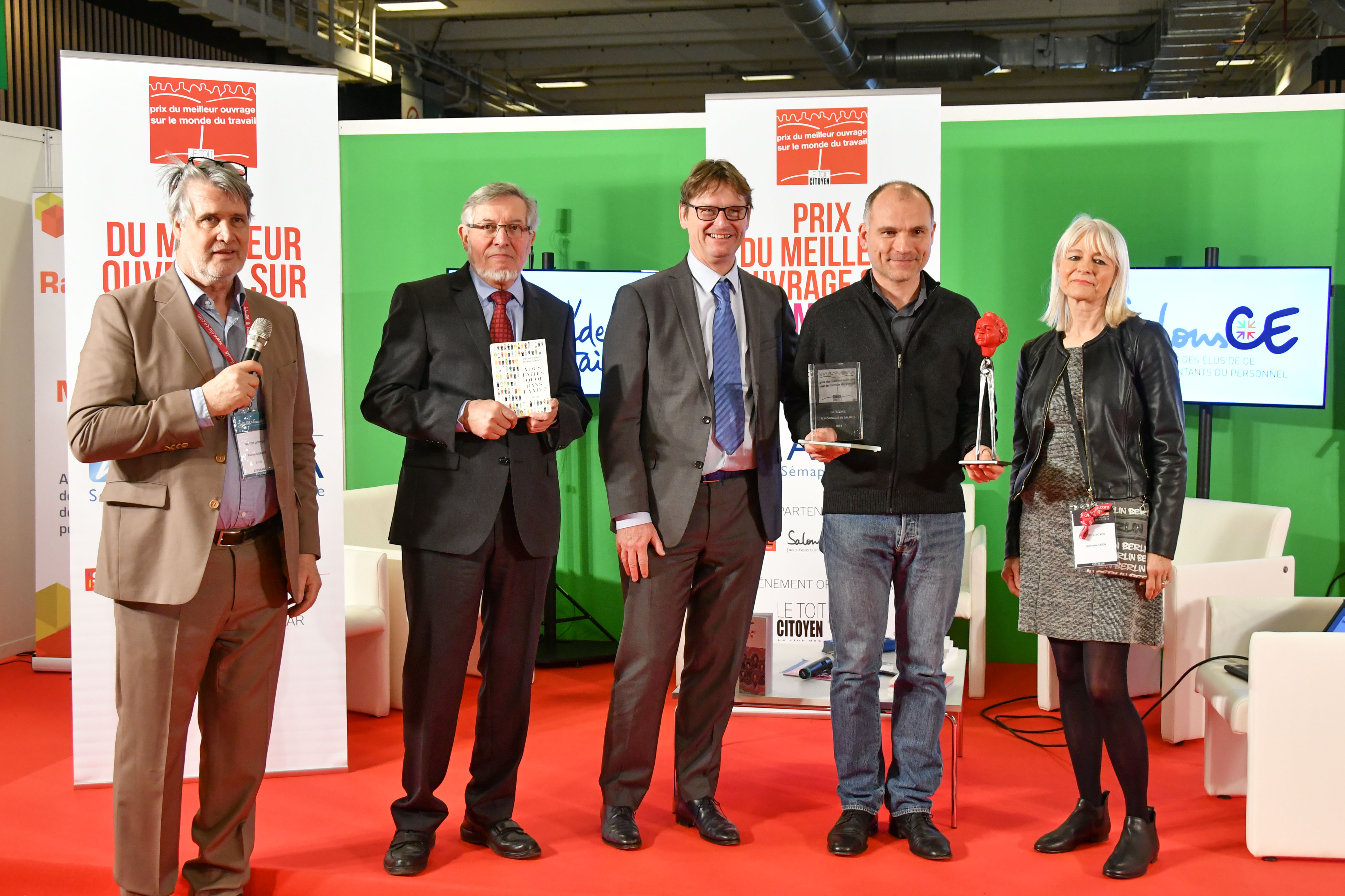 Patrick Gobert, Jean Auroux, Alain Petitjean et Anmarie Léon entourent Patrice Bride en l'absence de Pierre Madiot. Photo : Catherine Cros