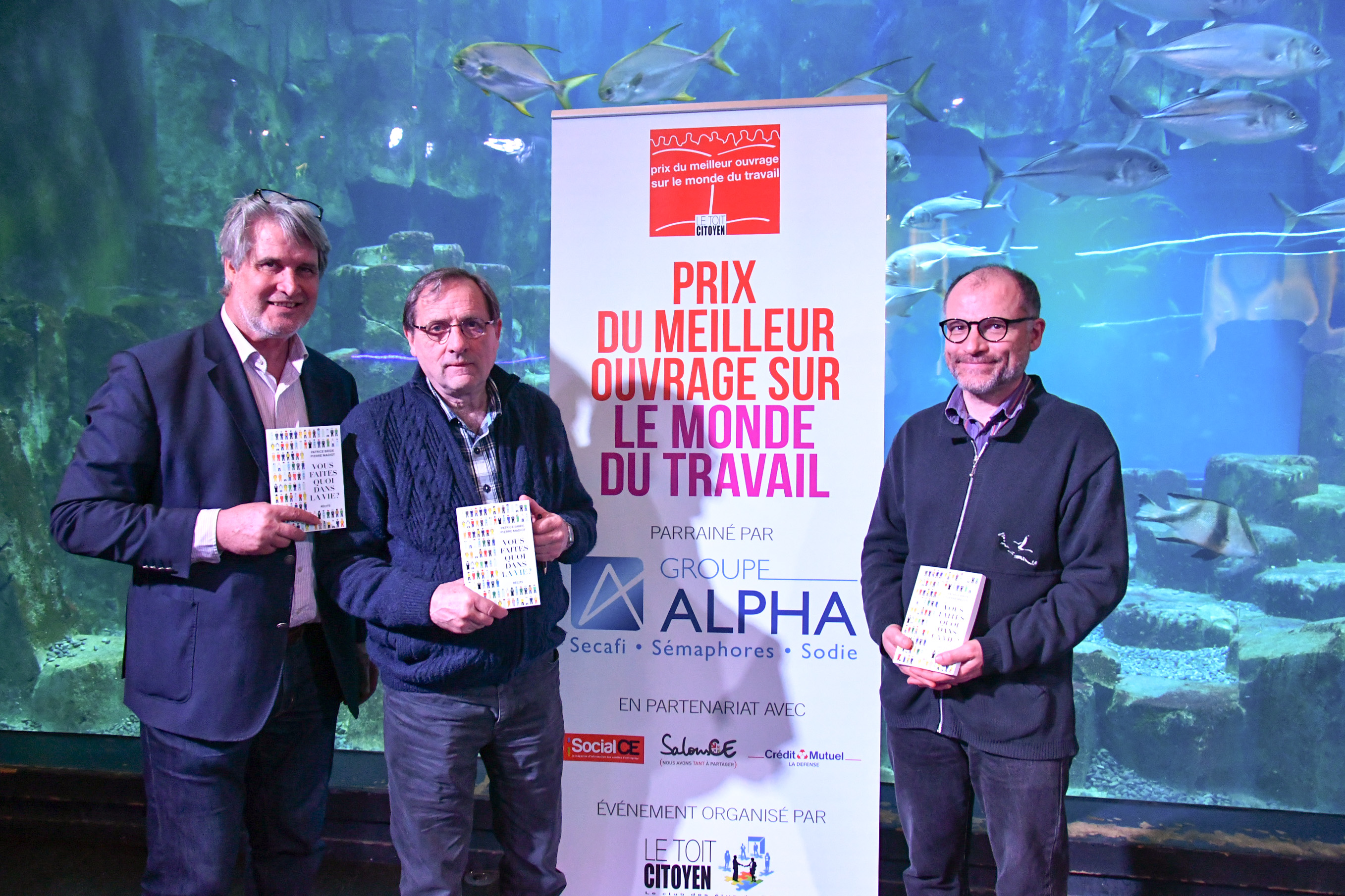 Dernière photo souvenir du Prix 2018 célébré sur des fonds...marins ! Près de 70 livres ont été distribués ! Merci encore à tous les acteurs de la réussite de ce Prix ! Photo : Catherine Cros