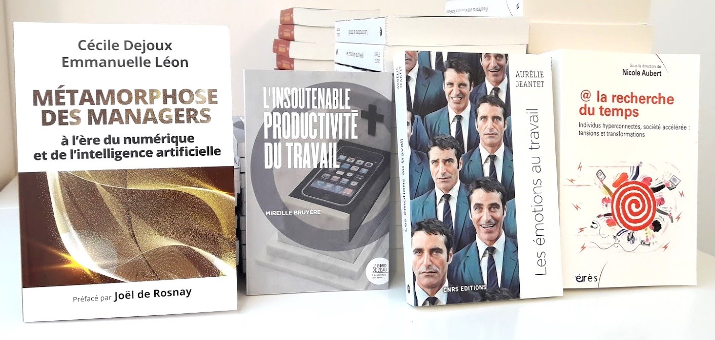 Les quatre ouvrages de la sélection " Experts " - Photo : Agence Relations Presse. Les quatre ouvrages de la sélection " Experts " - Photo : Agence Relations Presse.