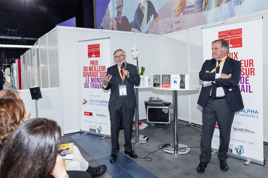 Avec Pierre Ferracci, le président du Groupe Alpha qui parraine le prix depuis 10 ans, Jean Auroux commente la sélection 2020/2021 ainsi que l'actualité des CSE dans la période compliquée que nous vivons actuellement - Photo : Jacques Martin - Avec Pierre Ferracci, le président du Groupe Alpha qui parraine le prix depuis 10 ans, Jean Auroux commente la sélection 2020/2021 ainsi que l'actualité des CSE dans la période compliquée que nous vivons actuellement - Photo : Jacques Martin -