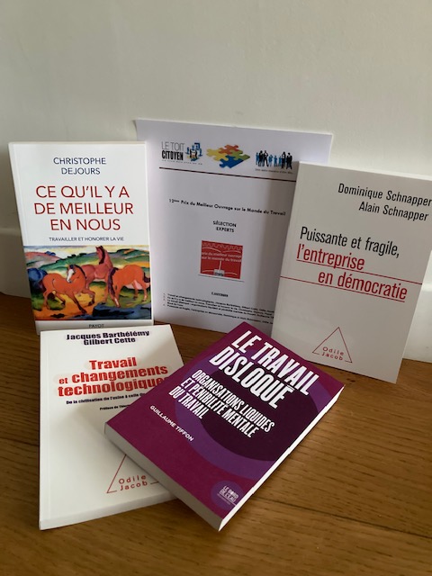 4 livres pour un futur lauréat !