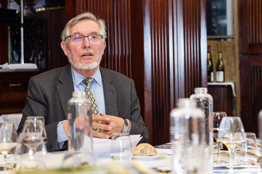 Jean Auroux s'adresse au jury et déclare la 12ème édition du Prix ouverte - Photo J. Martin