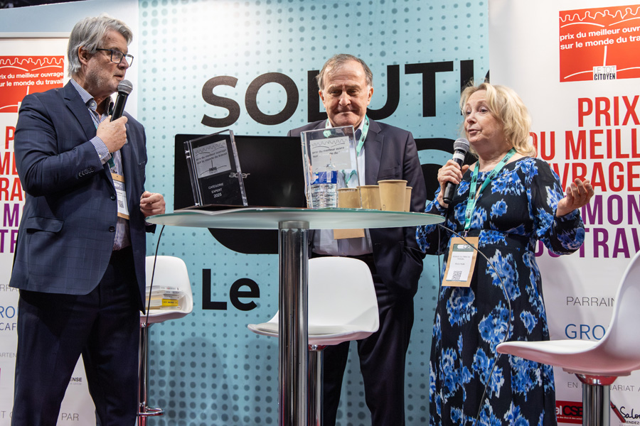 Marie Pezé, fidèle jurée depuis la première édition du prix, a remercié le jury d’avoir encore choisi deux livres magnifiques sur des travailleurs simples et beaux… Elle sera à la tribune de la Martinée Citoyenne du 17 juin, spéciale SQVT, pour un thème sur la santé au travail - Photo Jacques Martin - Marie Pezé, fidèle jurée depuis la première édition du prix, a remercié le jury d’avoir encore choisi deux livres magnifiques sur des travailleurs simples et beaux… Elle sera à la tribune de la Martinée Citoyenne du 17 juin, spéciale SQVT, pour un thème sur la santé au travail - Photo Jacques Martin -