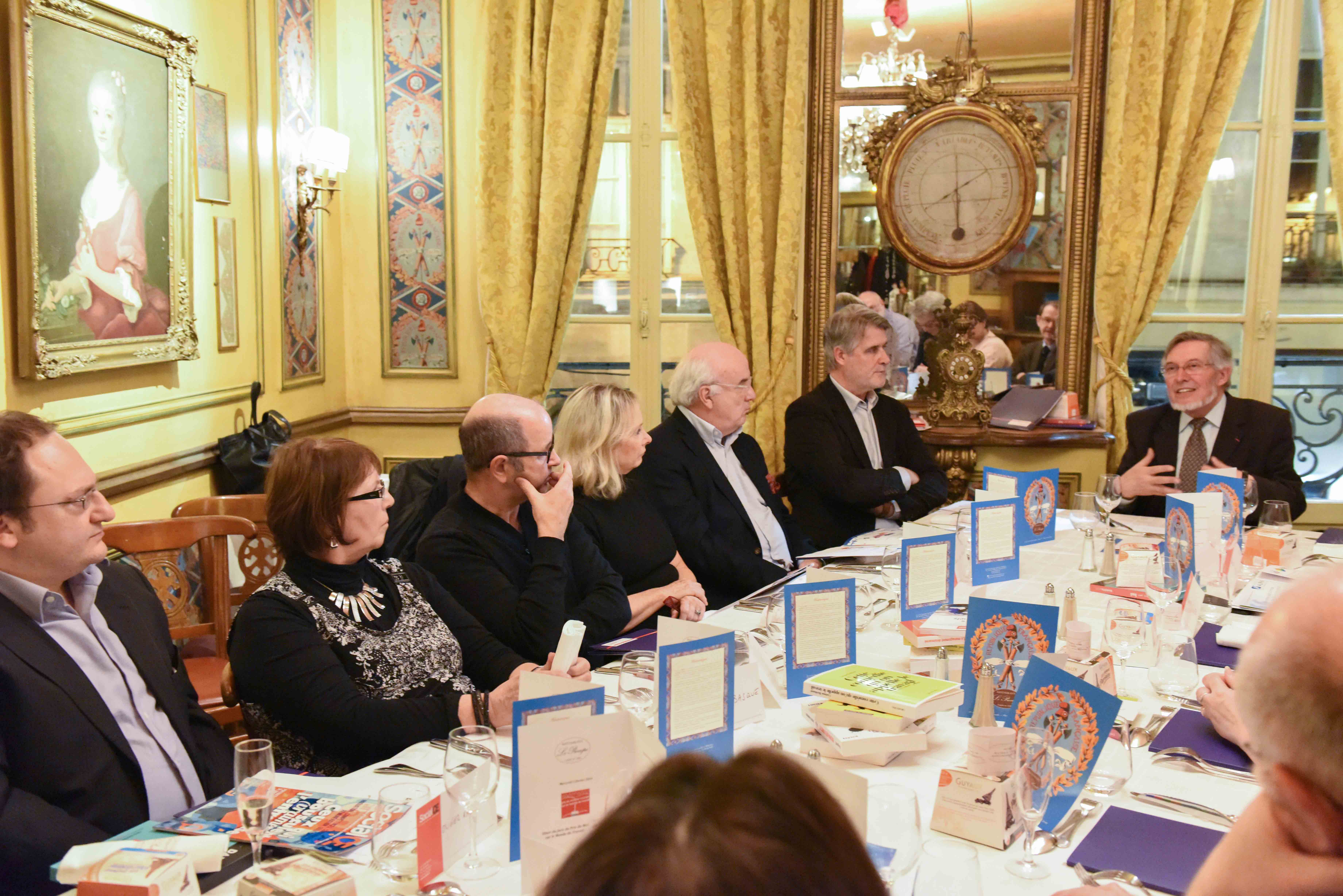 Jean Auroux en tant que président des 2 jurys a lu tous les livres et fait part de ses découvertes....