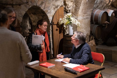 Denis Lefèvre a pris le temps de parler avec chaque personne - Photo Catherine Cros -