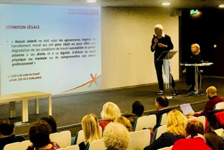 Beaucoup de participants à la " Masterclass " de Marie Pezé le 17 octobre au Pavillon de l'Eau ! Beaucoup de participants à la " Masterclass " de Marie Pezé le 17 octobre au Pavillon de l'Eau !