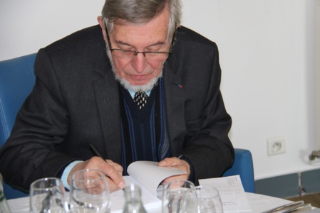 Beaucoup de dédicaces pour ce livre que l'éditeur a offert aux Apprentis d'Auteuil, merci à lui ! Photo Jean-Paul Berger.