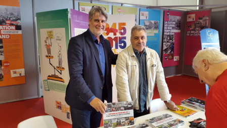 L'événement 2016 : la sortie du livre "Voyage au Pays des CE - 70 ans d'histoire" - Dédicace à la Fête de l'Huma et sur les salons de CE - Patrick Gobert et Jean-Michel Leterrier de gauche à droite.