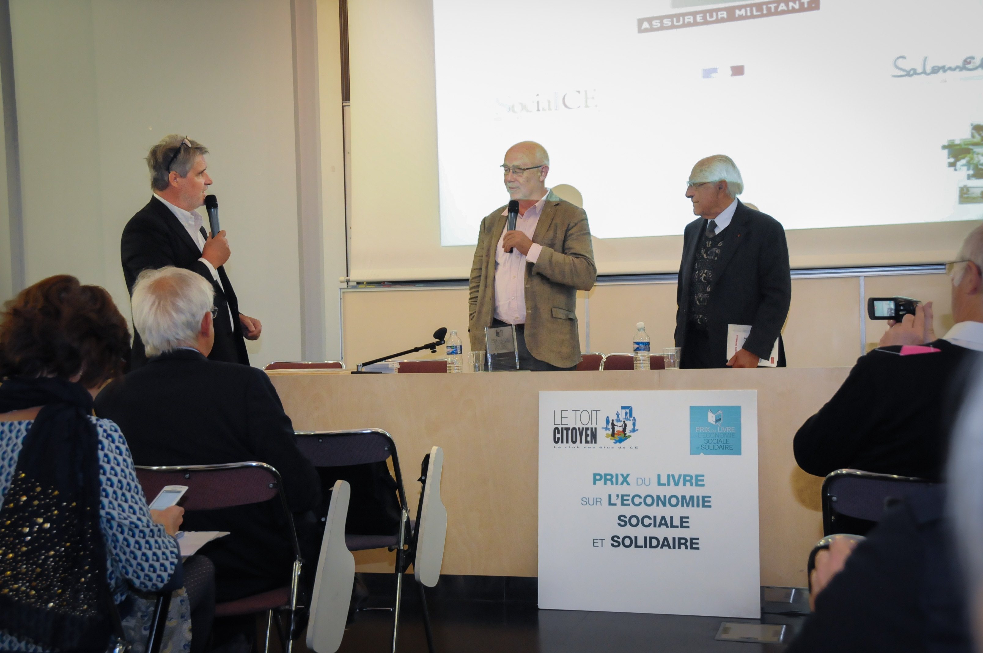 Aux côtés de Claude Alphandéry, le mentor de beaucoup d'experts ou tout simplement d'adeptes de l'Economie Sociale et Solidaire, Philippe Frémeaux répondait aux questions de Patrick Gobert - Photo Catherine Cros -